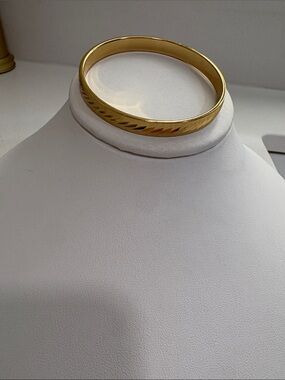 Monet Vintage Gold-Tone Engraved Bangle Bracelet—BEAUTIFUL!  Like New! Stack